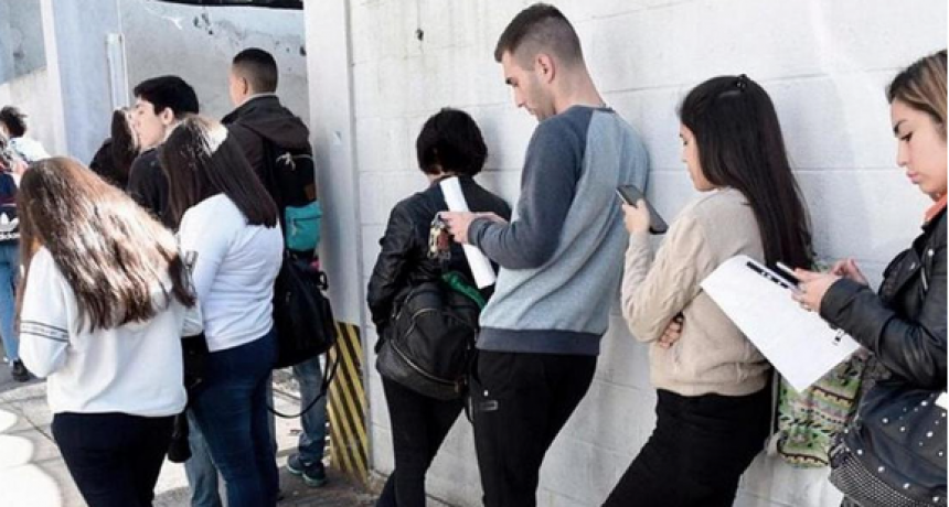 Empleo: mírame y no me toques