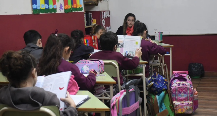 Más de 51 mil docentes, directivos, secretarios y preceptores cobrarán el incentivo mensual de mayo
