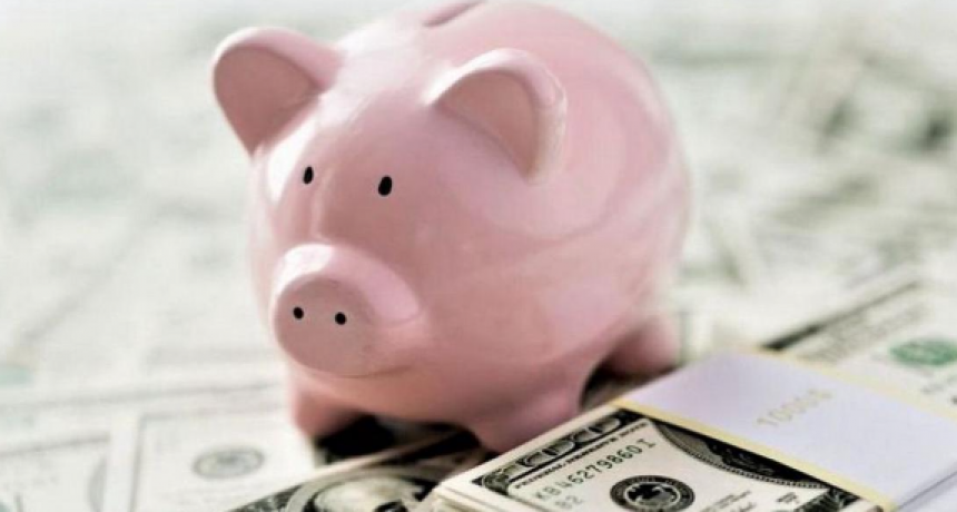Solo el 28% de la población logra guardar dinero