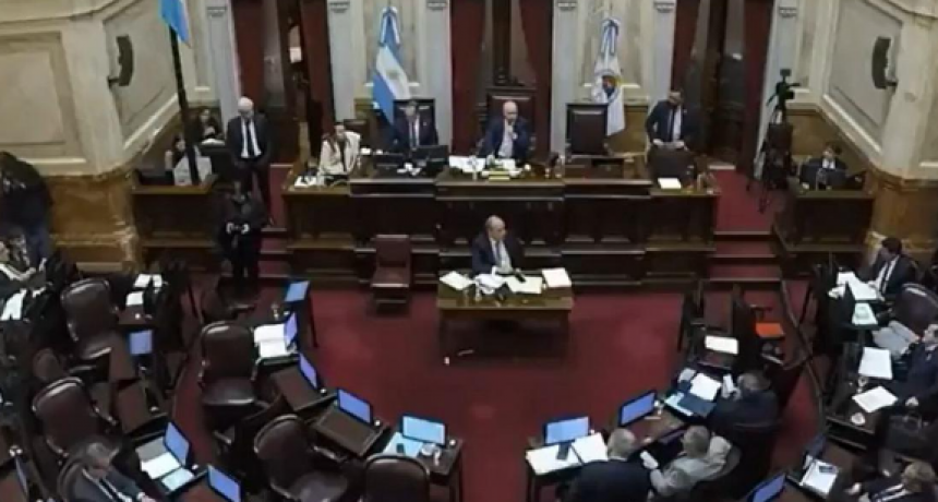 Francos se fue del Senado tras ser acusado de “mentiroso” por una senadora