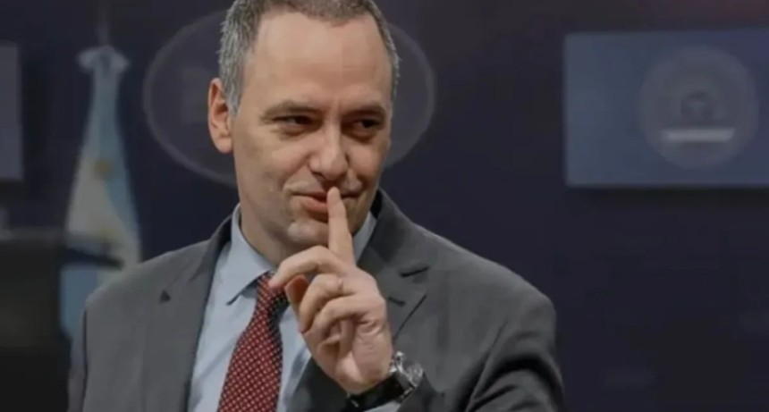 Manuel Adorni prepara su declaraci&oacute;n jurada en medio de una investigaci&oacute;n por su patrimonio