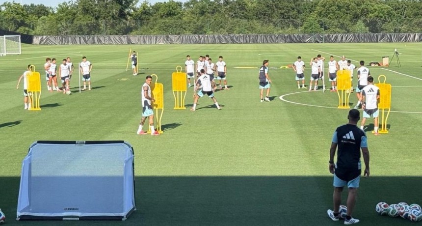 La Selecci&oacute;n entren&oacute; a puertas abiertas: Messi hizo movimientos diferenciados