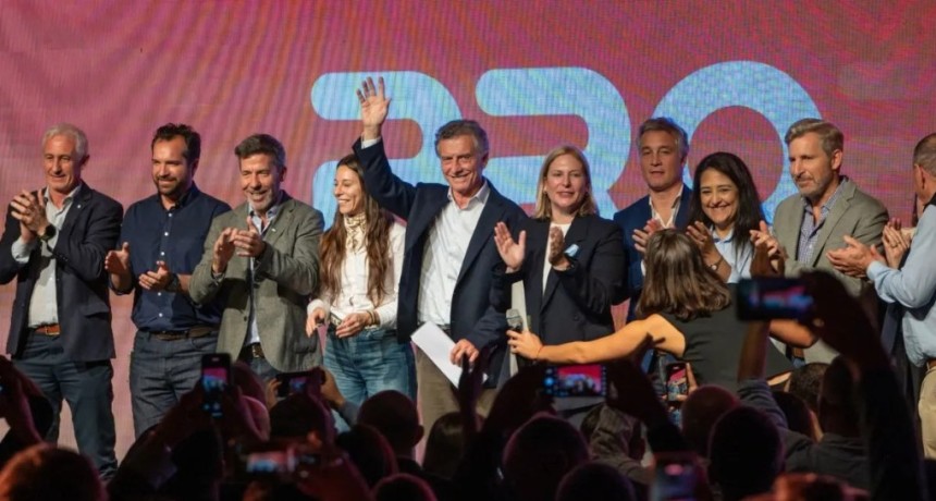 &iquest;Ser&aacute; candidato? Mauricio Macri pas&oacute; por Santa Fe, elogi&oacute; a periodistas y respondi&oacute; sobre su futuro