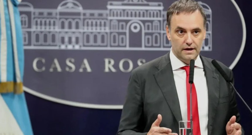 Manuel Adorni, bajo presi&oacute;n en el Senado: el peronismo denuncia una maniobra para blindarlo