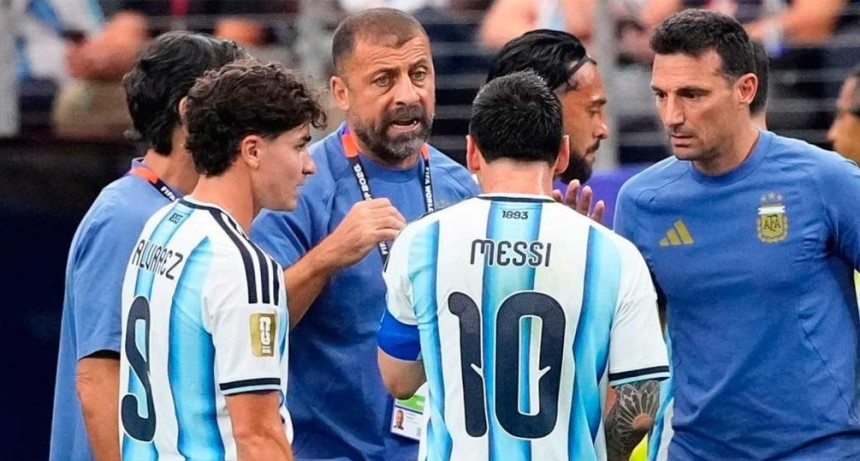 El comentario viral de Carlitos Tevez al Mu&ntilde;eco Gallardo tras el primer gol de Messi ante Austria