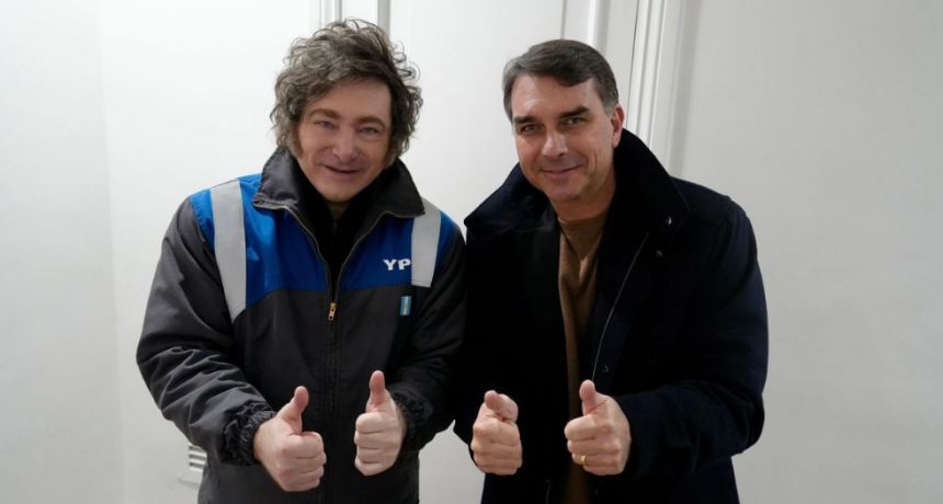 Javier Milei se reuni&oacute; con Fl&aacute;vio Bolsonaro y vaticin&oacute; una 