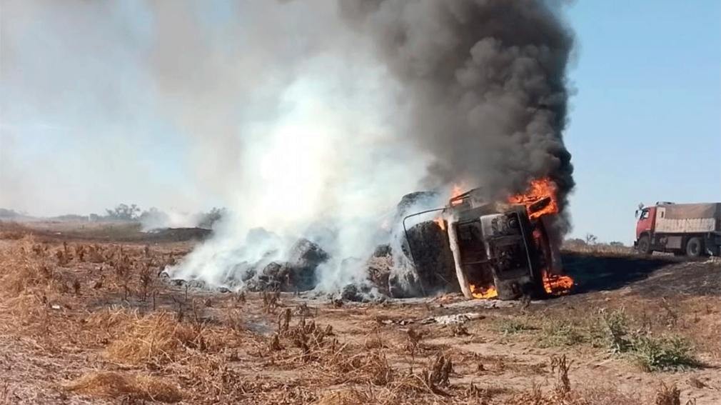 Temor por un voraz incendio de un camión con algodón sobre la Ruta Provincial N° 6 