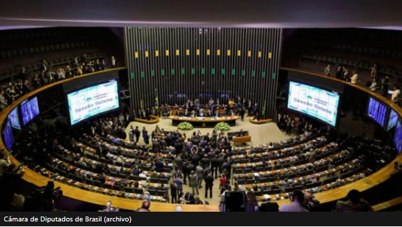 Diputados de Brasil aprobaron una reforma impositiva con una canasta básica exenta de tributos