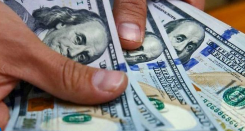 El dólar blue volvió a subir y en junio le ganó a la inflación por segundo mes