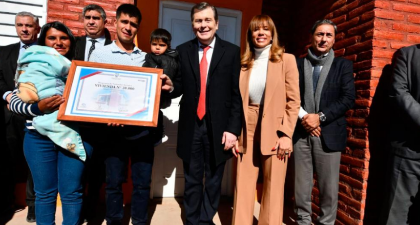 Zamora entregó la Vivienda Social Nº 30.000 en Choya e inauguró una serie de obras