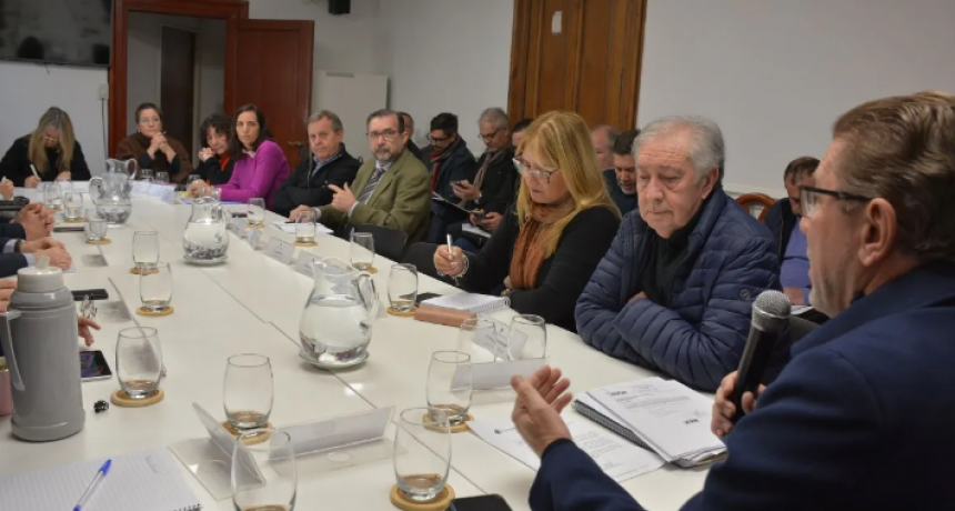 Sigue el debate por las jubilaciones en Santa Fe: rechazan aumentar la edad de las mujeres