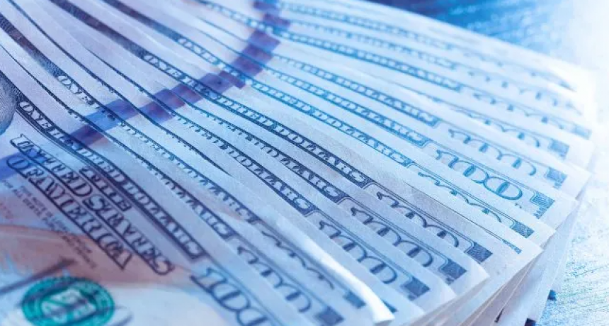 Dólar blue volvió a cerrar por arriba de los $1.400 y se mantuvo como el más caro frente al MEP y CCL