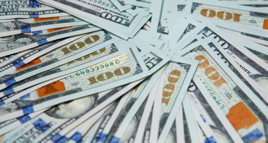 El dólar blue volvió a cerrar en alza este miércoles y alcanzó un valor récord