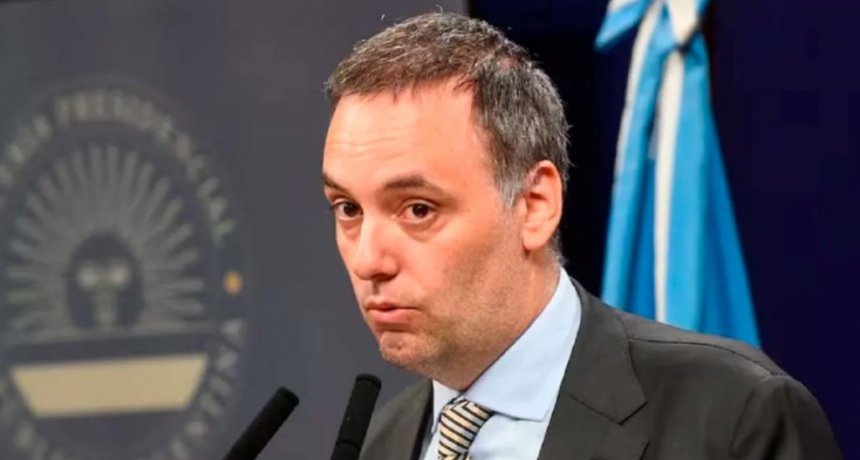 El Gobierno respaldó las medidas de Caputo: “A nosotros no nos preocupa ni el dólar ni el riesgo país”