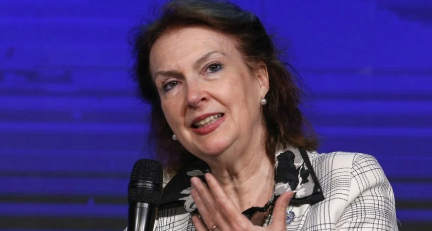 Mondino criticó a Francia antes del viaje de Milei: 