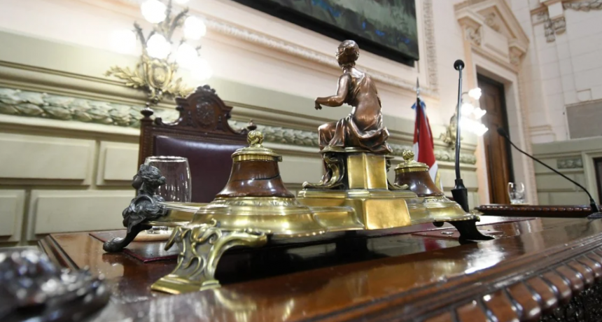 Fiscal suspendida: la defensa presenta otro estudio médico, con 70 copias a la Legislatura