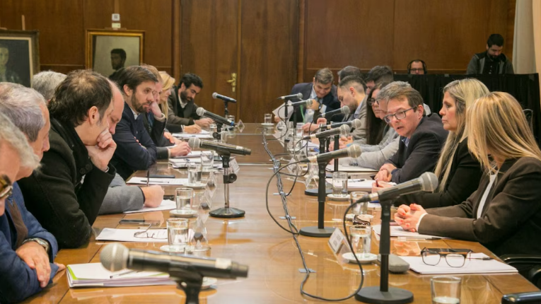 El Ministerio de Economía recibió a las provincias pero no hubo acuerdo sobre un nuevo reparto de fondos