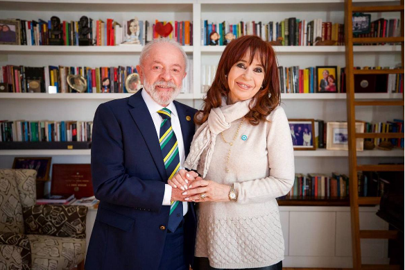 ¿Lula debió abrazarse a Cristina o a Javi?