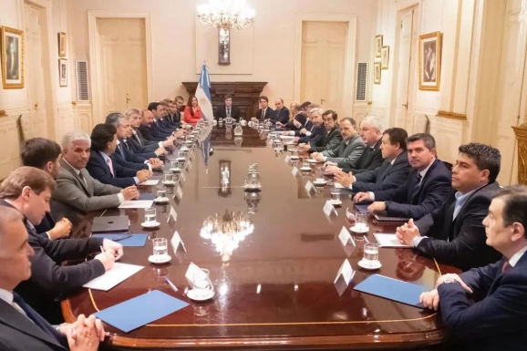 Batallas y treguas en la larga lucha entre el gobierno nacional y gobernadores