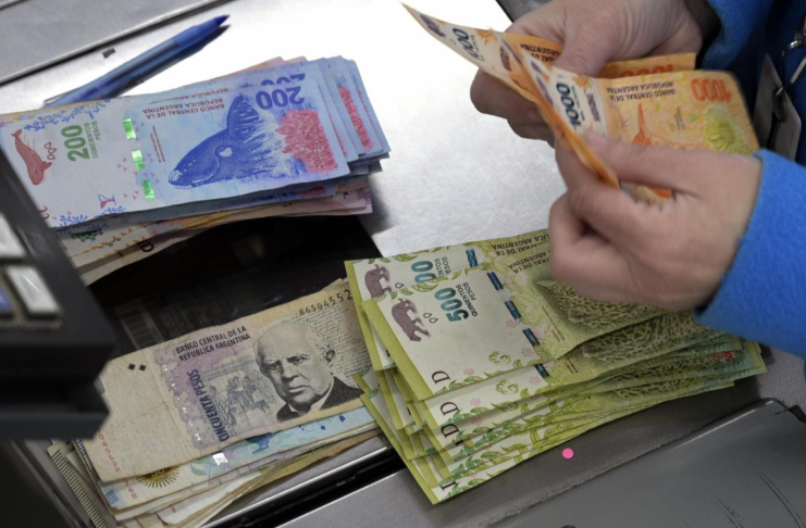 Empleados bancarios cobrarán $1,8 millones más un bono