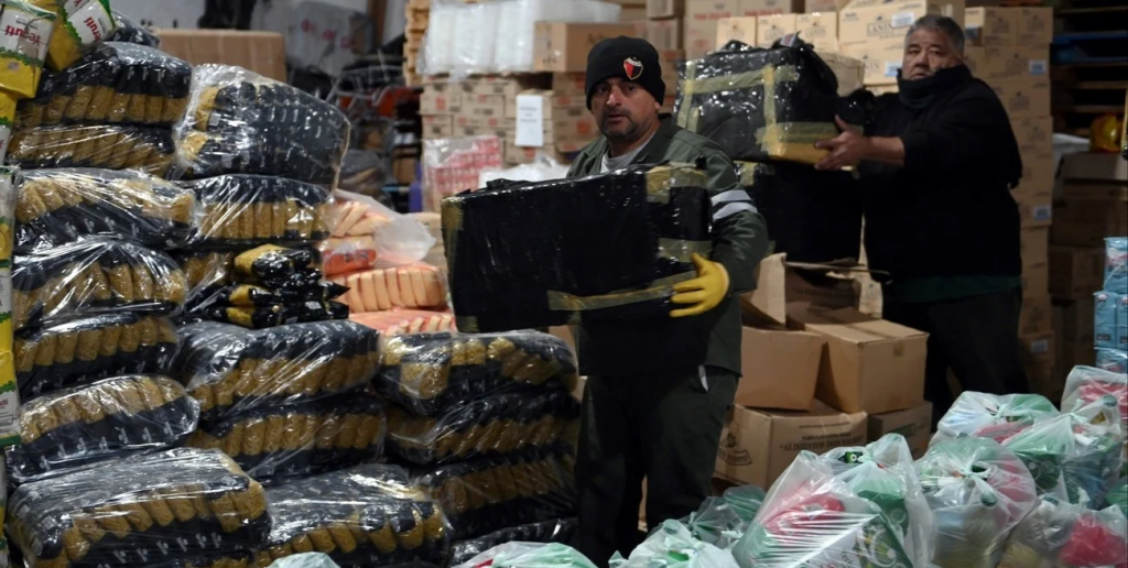 Heladeras, cocinas y ollas para quienes sostienen 64 comedores en los barrios de Santa Fe