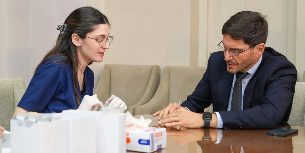 Pullaro estrenó en primera persona los narcotest que se aplicarán sobre las fuerzas santafesinas