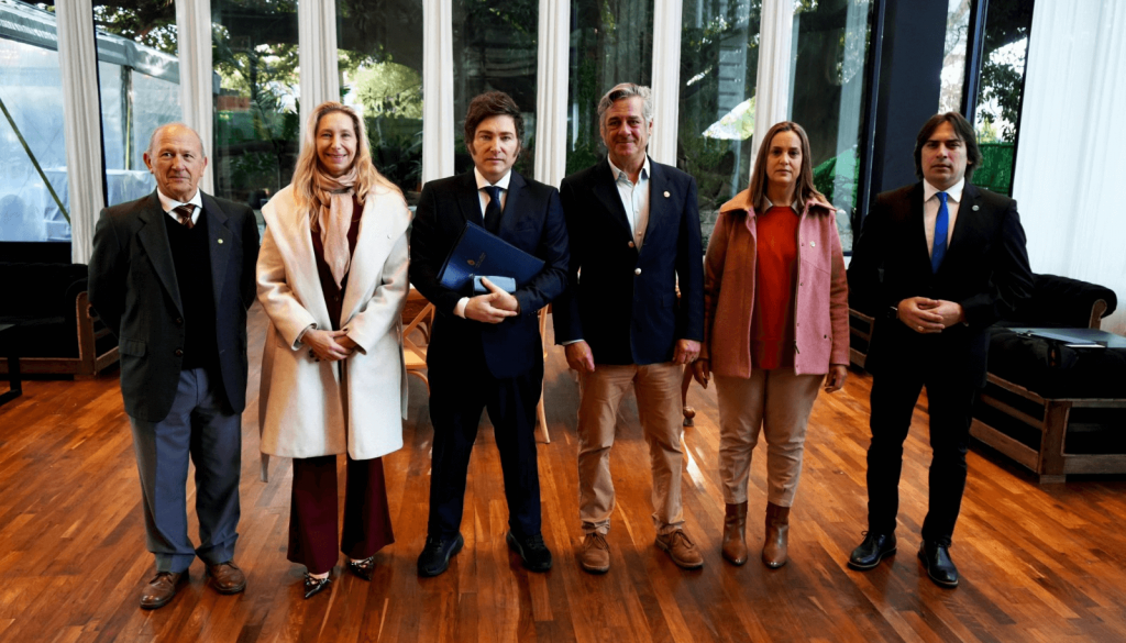 La Mesa de Enlace, con Milei: “Nos dijo que el próximo impuesto que va a bajar son las retenciones”