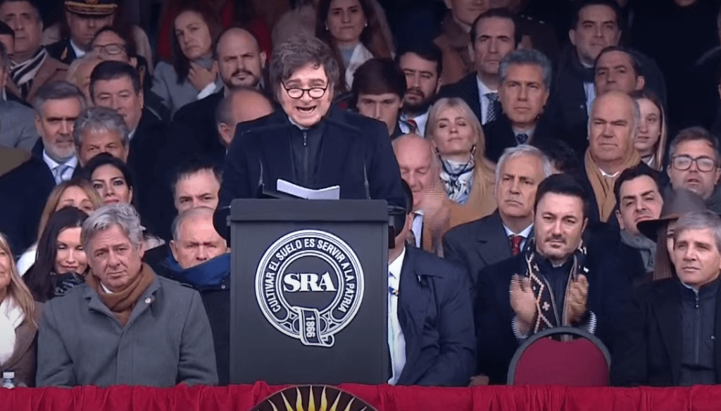 Javier Milei anunció una baja “permanente y sin vuelta atrás” de las retenciones: la soja pagará 26%