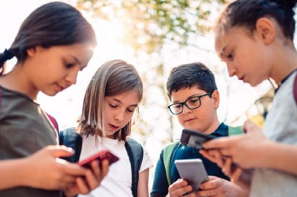 Casi la mitad de los niños de 6 a 11 años tiene una cuenta en redes sociales
