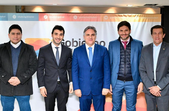 Cinco gobernadores lanzaron un frente electoral para desafiar a Milei en octubre