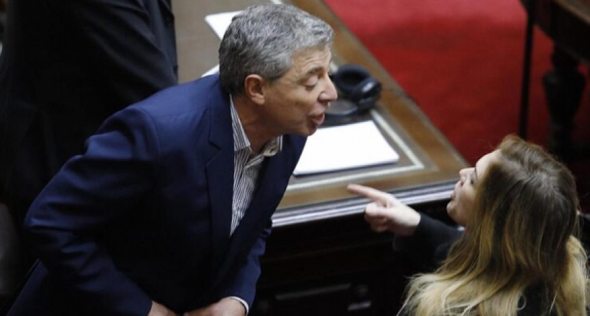 Escenas de mala educación explícita en Diputados
