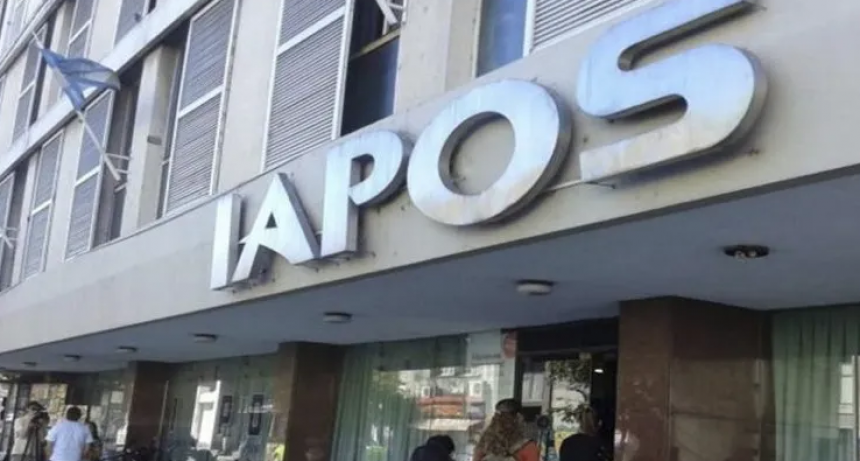 Reclamo de afiliados y jubilados frente al Iapos por aumentos desmedidos