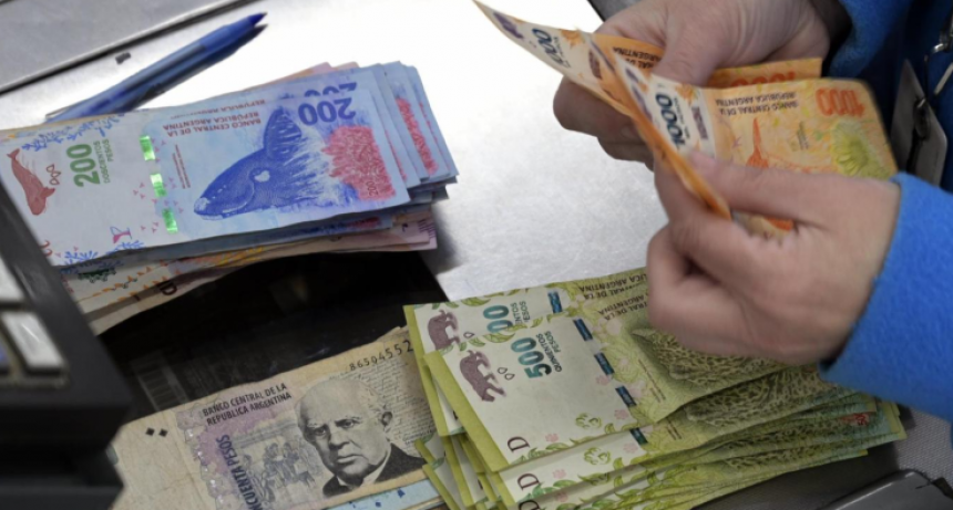 Empleados bancarios cobrarán $1,8 millones más un bono
