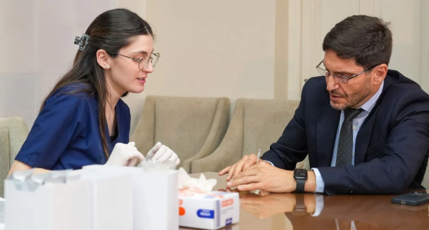 Pullaro estrenó en primera persona los narcotest que se aplicarán sobre las fuerzas santafesinas