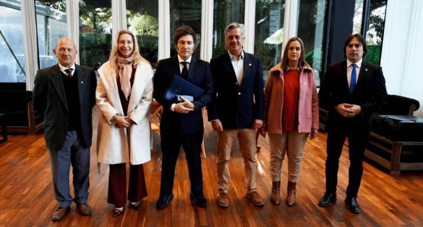 La Mesa de Enlace, con Milei: “Nos dijo que el próximo impuesto que va a bajar son las retenciones”