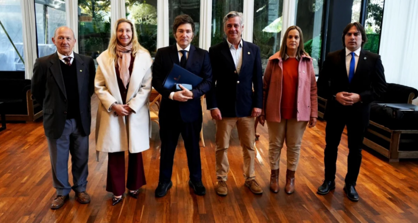 Milei ahora ubica a Pullaro entre los malos, en medio de la puja de Nación con provincias