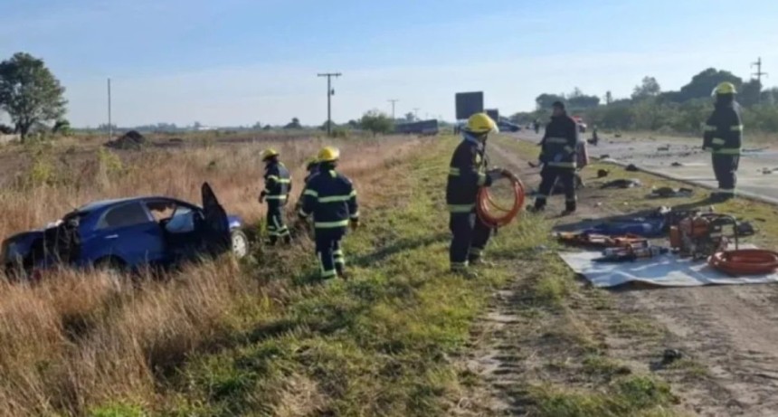 Choque fatal en la Ruta 11: un muerto y cuatro heridos cerca de Villa Ocampo
