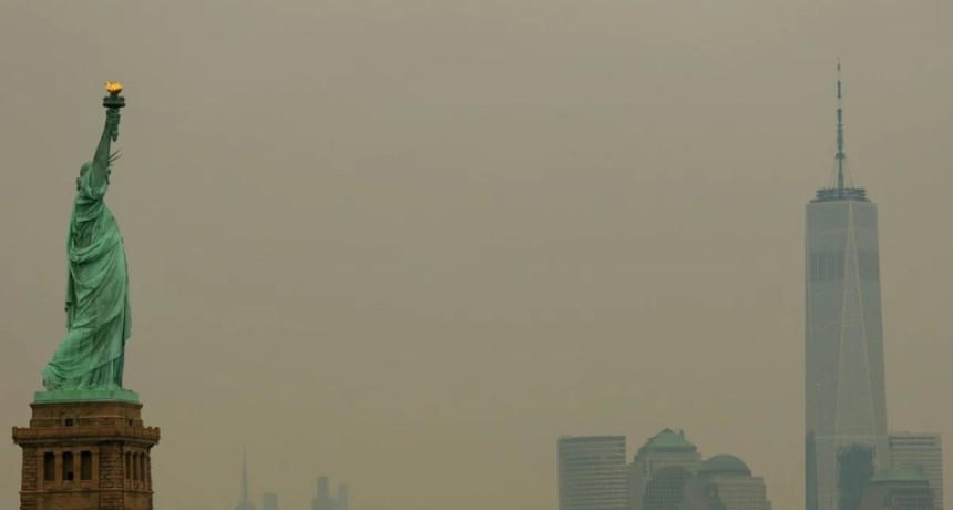 Una densa nube de humo en Nueva York amenaza la final entre Argentina y Espa&ntilde;a