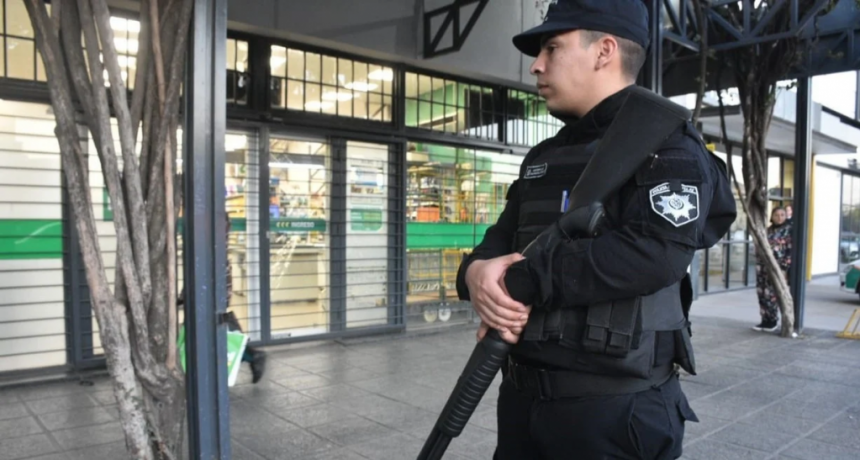 Algunos supermercados de Santa Fe extreman medidas por posibles saqueos