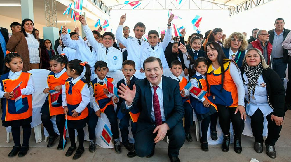 Zamora inauguró dos edificios educativos y entregó viviendas en el pasaje Los Cercos