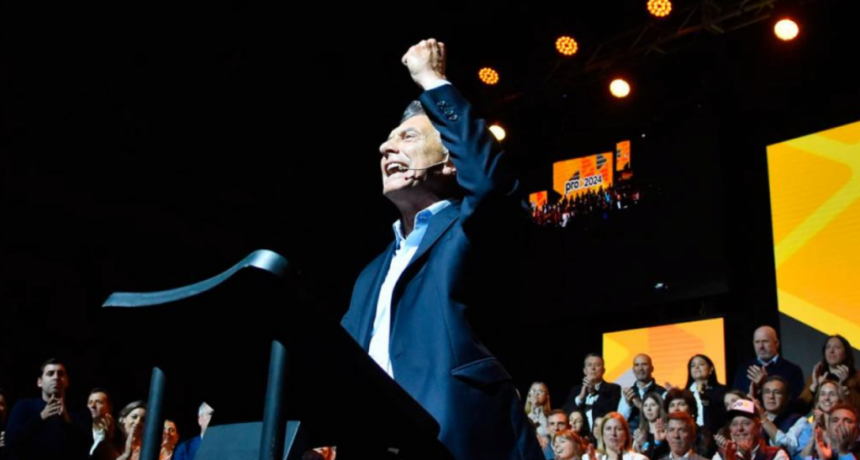 En el relanzamiento de Pro, Mauricio Macri cuestionó el “entorno” de Milei pero elogió el rumbo económico