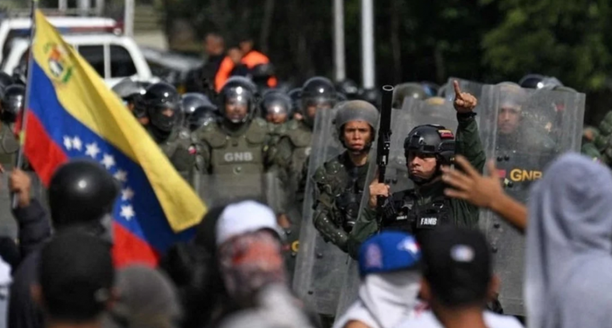 En Venezuela, la alianza opositora pide a los militares que se pongan 