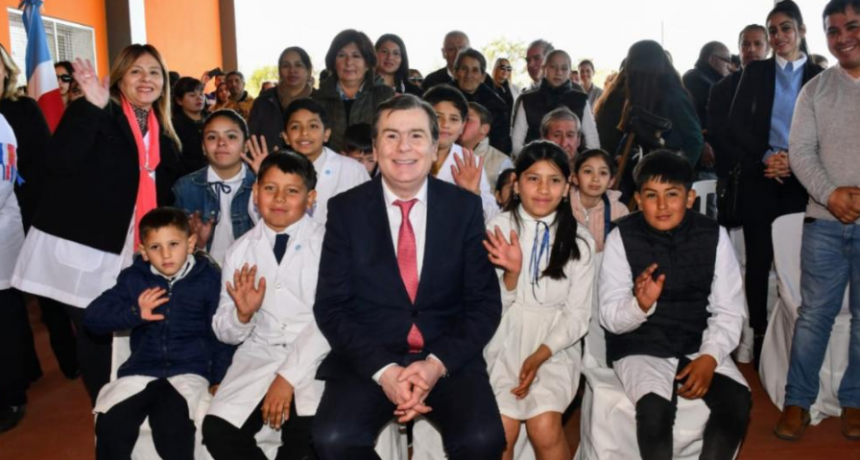 Zamora inauguró obras educativas y viviendas en los departamentos Quebrachos y Atamisqui