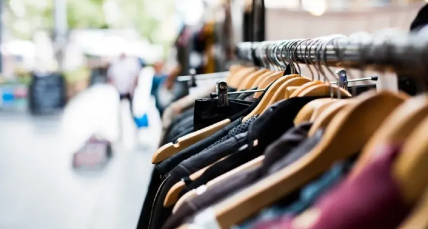Bolsillos golpeados: el consumo no repunta y las ventas volvieron a caer en julio