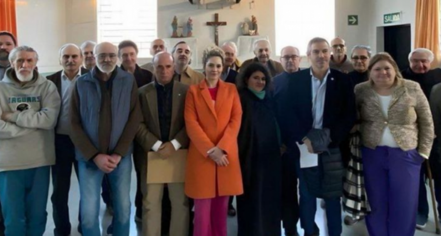 Apareció la foto de la visita de diputados libertarios a represores en Ezeiza
