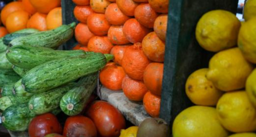 Alimentos: el consumidor pagó más de 3 veces lo que cobró el productor en julio