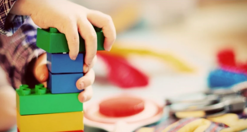 ¿Qué regalar a los niños en su día?: consejos para elegir juguetes seguros y adecuados