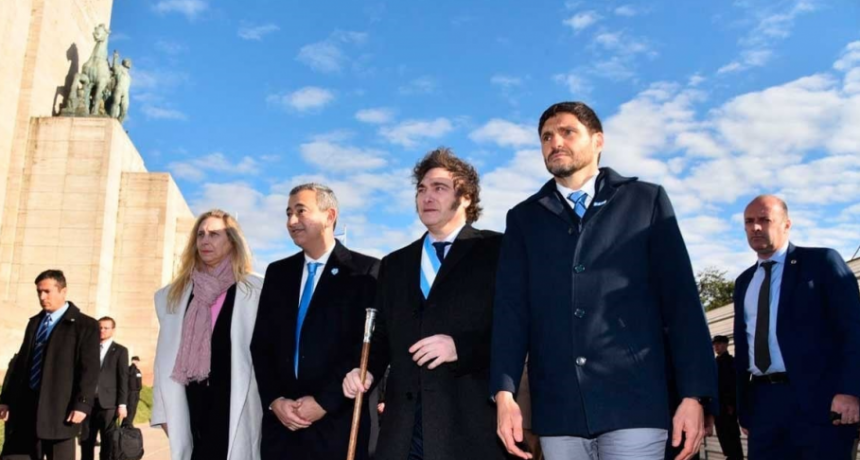 Expectativa moderada del gobernador ante una nueva visita de Milei a Santa Fe