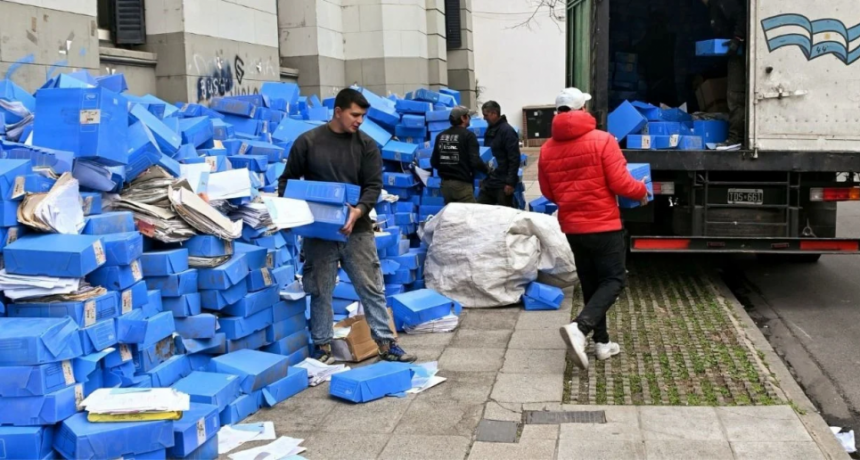 15 toneladas de expedientes del Ministerio de Salud se transformarán en materiales de construcción
