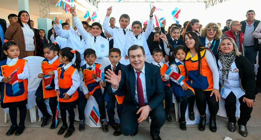 Zamora inauguró dos edificios educativos y entregó viviendas en el pasaje Los Cercos